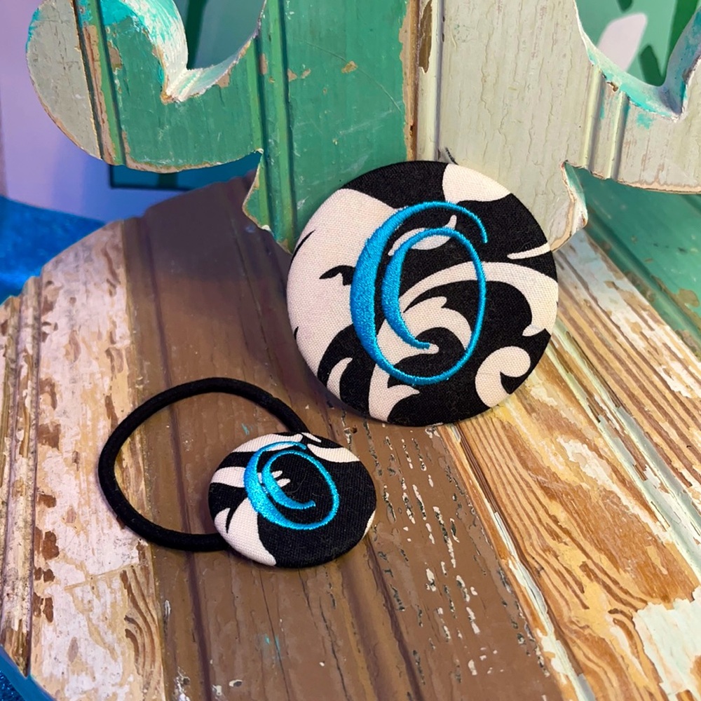 🔥 BEING DONATED Monogrammed Letter O Button & Ponytail set